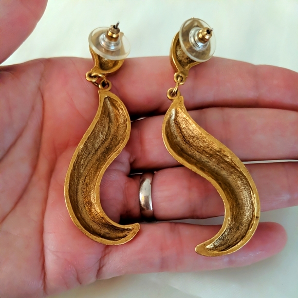 Vintage Art Deco style gold tone dangle earrings - Picture 2 of 2